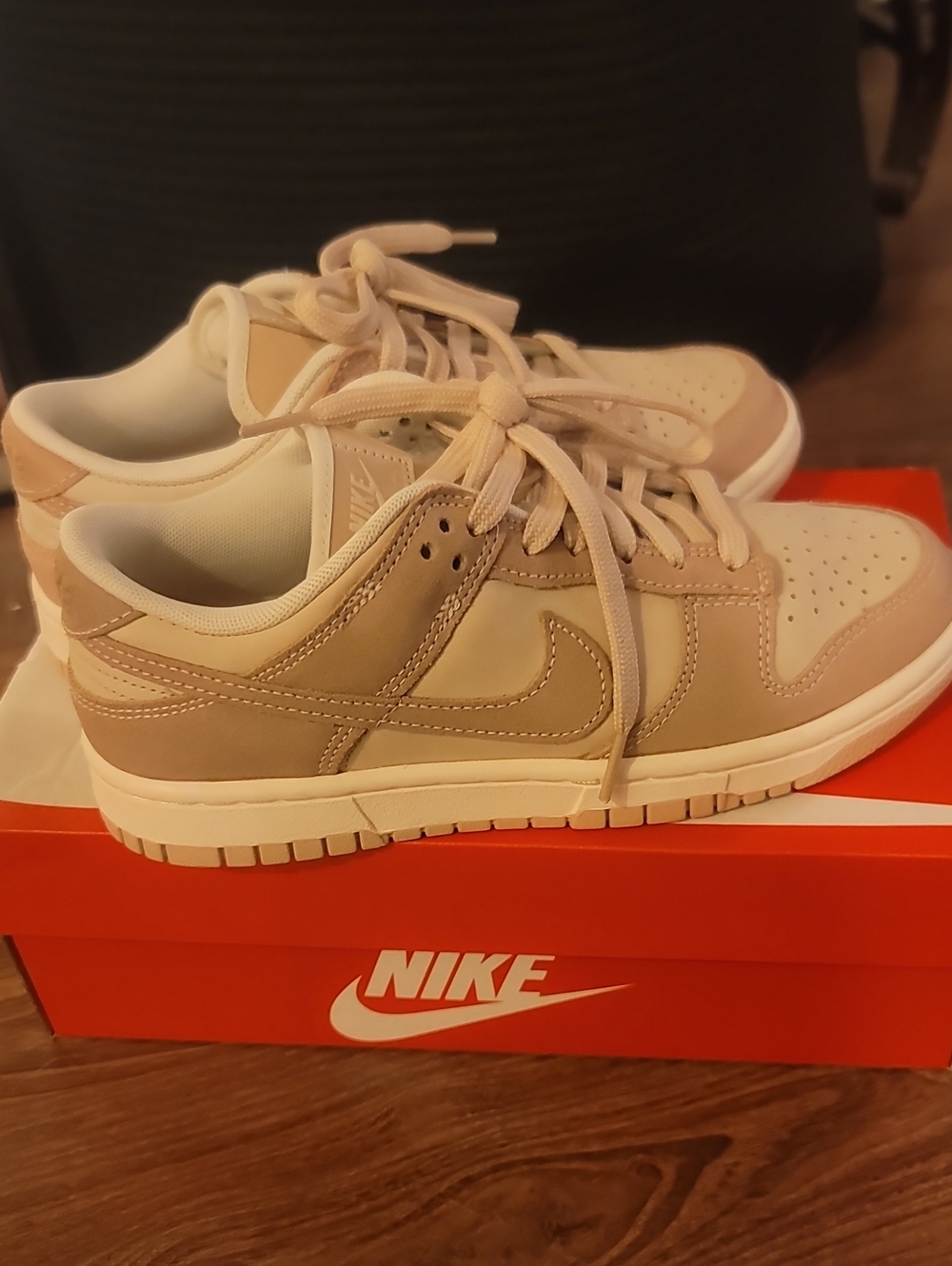Nike Women'sNeutral Beige and Cream Low-Top Sneakers Sz 7